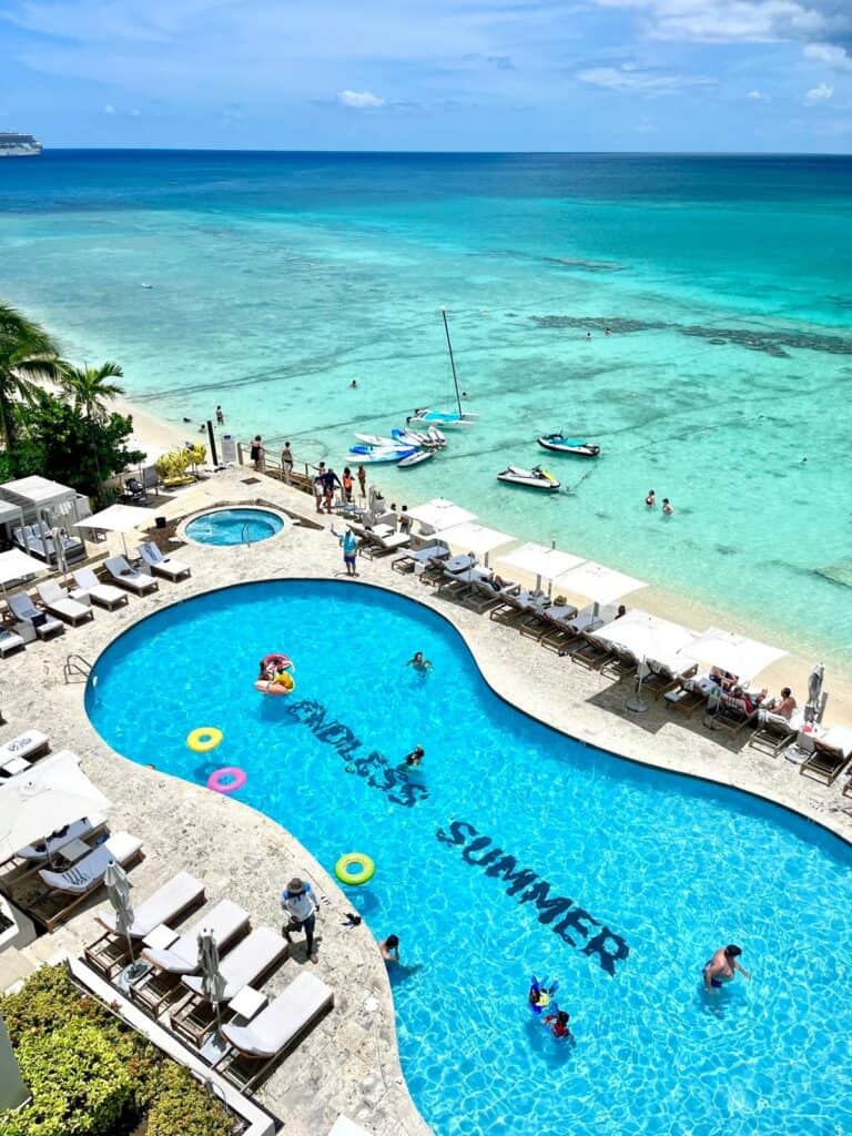 Marriott hotel on Seven Mile Beach, Grand Cayman 